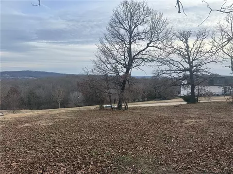 3230 E Crestline Pl, Fayetteville, AR 72701