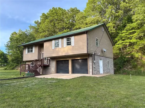 Exterior - 5682 Wade Rd, Harrison, AR 72601 photo 5 of 16