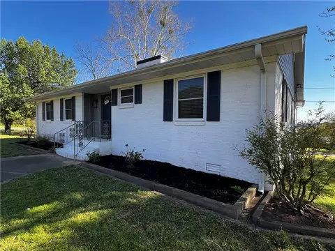 1430 Skyline Dr, Russellville, AR 72802