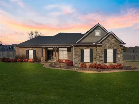 2402 Riverfront Ln, Fayetteville, AR 72703