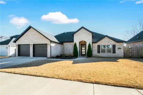 5529 W Poison Springs Dr, Fayetteville, AR 72704