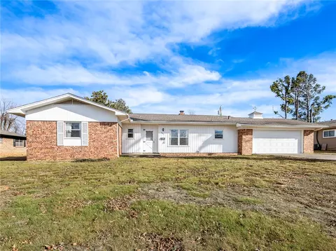 905 S 15th St, Rogers, AR 72758