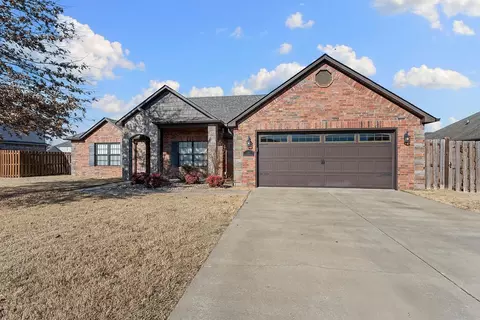 212 Sussex Ave, Lowell, AR 72745