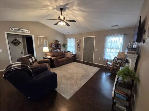 Living - 1061 Hurley Rd, Dover, AR 72837 photo 2 of 4