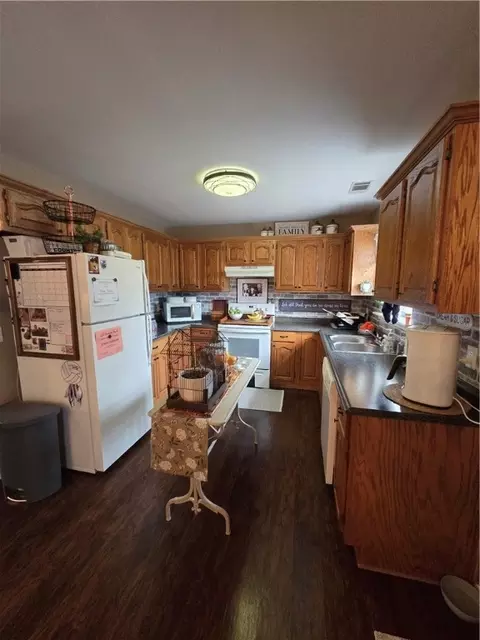 Kitchen - 1061 Hurley Rd, Dover, AR 72837 photo 1 of 5