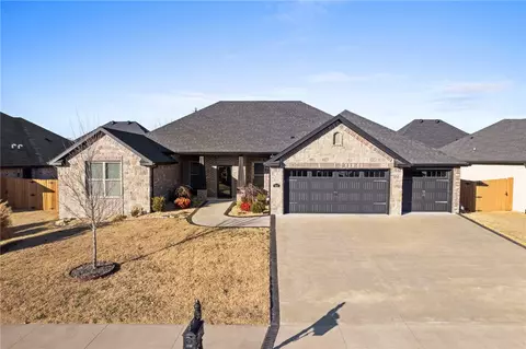 640 Chaparral St, Centerton, AR 72719