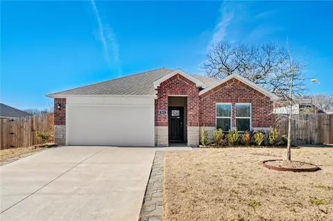 501 S Smith Ave, Gentry, AR 72734