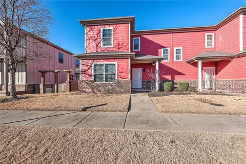 753 N Wordsworth Ln, Fayetteville, AR 72704
