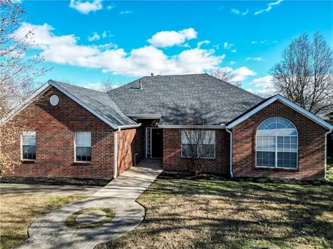 1550 Garden Ave, Fayetteville, AR 72704