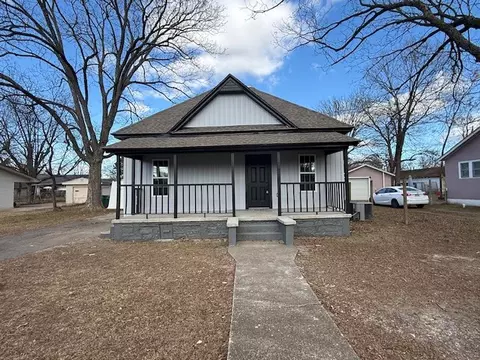 416 W 8th St, Russellville, AR 72801