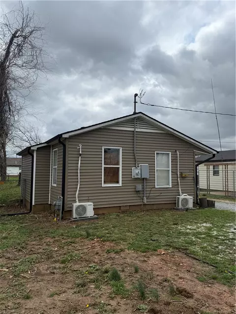 926 Maple St, Rogers, AR 72756