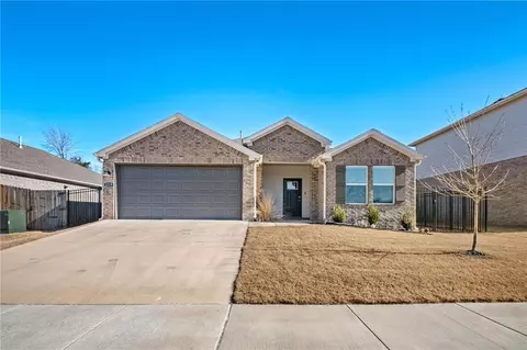 2219 S 9th St, Rogers, AR 72758