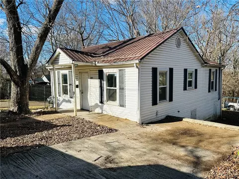 217 Rogers Ave, Harrison, AR 72601