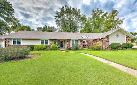 700 Woodland Dr, Rogers, AR 72756
