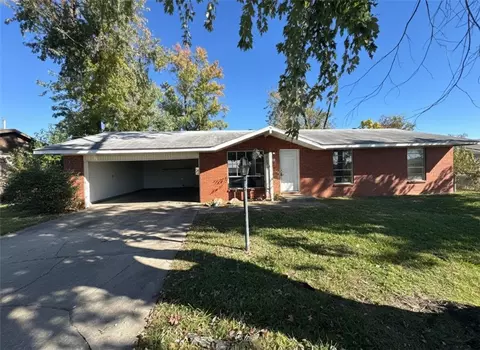 811 N 15th St, Rogers, AR 72756