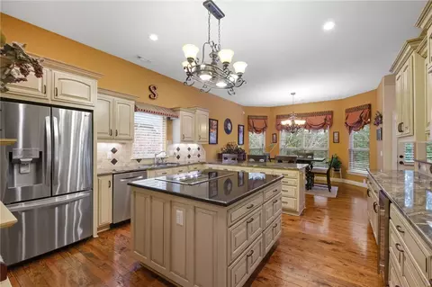 Kitchen - 5610 Brighton Rd, Rogers, AR 72758 photo 3 of 4