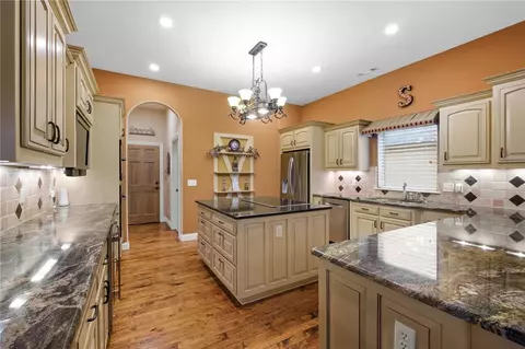 Kitchen - 5610 Brighton Rd, Rogers, AR 72758 photo 2 of 4