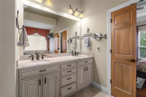 Bath - 5610 Brighton Rd, Rogers, AR 72758 photo 3 of 7