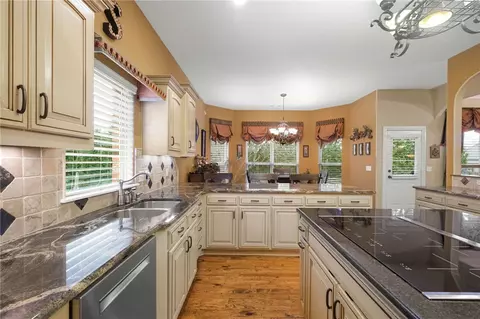 Kitchen - 5610 Brighton Rd, Rogers, AR 72758 photo 4 of 4