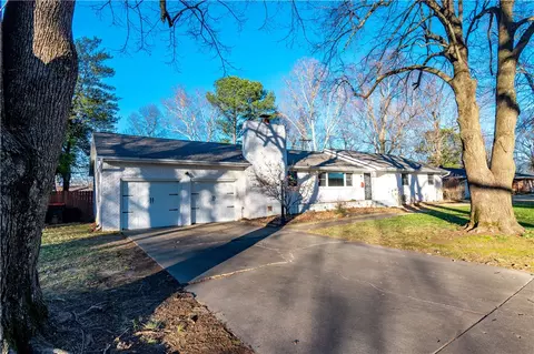 126 Rogers Circle Dr, Springdale, AR 72764