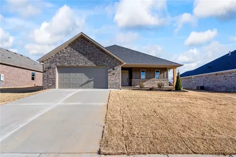86 W Watson Ln, Farmington, AR 72730