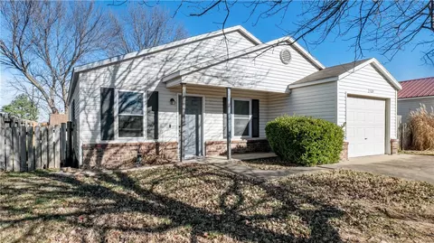 2509 SE 4th St, Bentonville, AR 72712