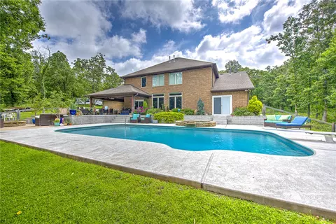 425 NE Duke Hill Rd, Bentonville, AR 72713