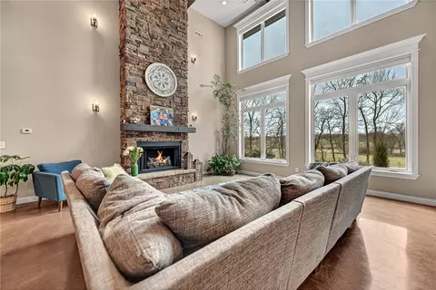 425 NE Duke Hill Rd, Bentonville, AR 72713