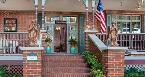 46 Hillside Ave, Eureka Springs, AR 72632