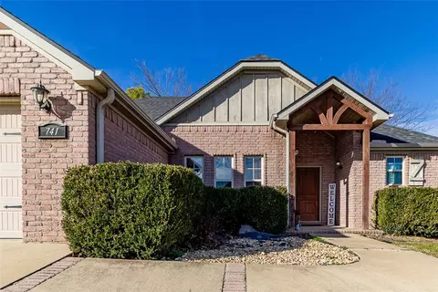 741 Venice St, Centerton, AR 72719