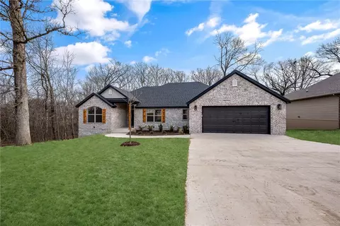 16 Smart Ln, Bella Vista, AR 72715