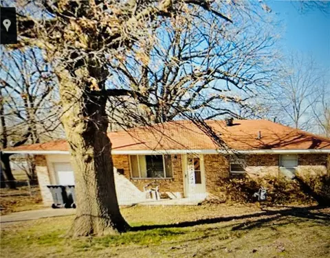 404 Hart Ave, Springdale, AR 72764