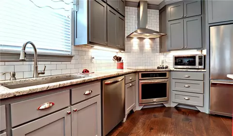 Kitchen - 5753 Staro Ln, Springdale, AR 72762 photo 3 of 9