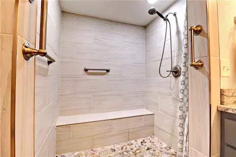 Bath - 5753 Staro Ln, Springdale, AR 72762 photo 2 of 4