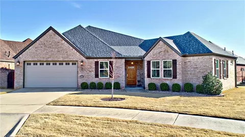 5753 Staro Ln, Springdale, AR 72762