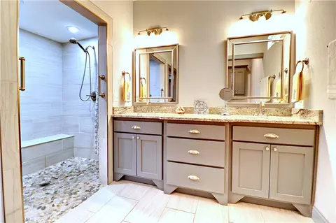 Bath - 5753 Staro Ln, Springdale, AR 72762 photo 1 of 4