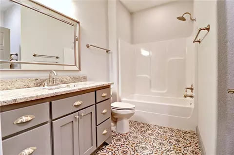 Bath - 5753 Staro Ln, Springdale, AR 72762 photo 4 of 4