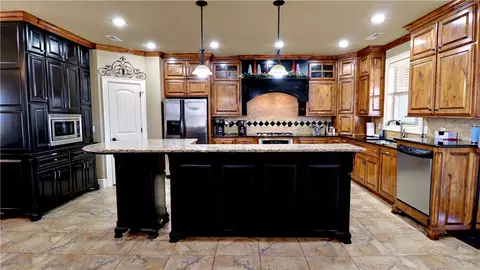 Kitchen - 5753 Staro Ln, Springdale, AR 72762 photo 7 of 9