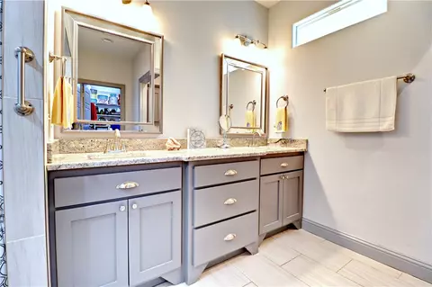 Bath - 5753 Staro Ln, Springdale, AR 72762 photo 3 of 4