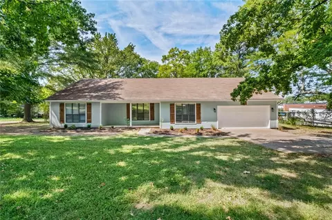 3325 S 3335 S School, Fayetteville, AR 72701
