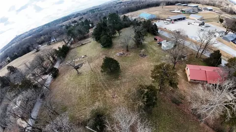 4070 N Old Wire Rd, Fayetteville, AR 72703