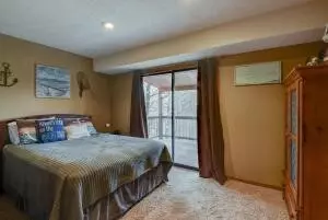 Bedroom - 29931 State Hwy 86 Hwy, Eagle Rock, MO 65641 photo 2 of 12