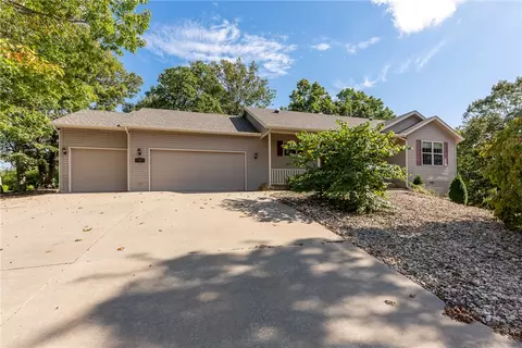1 Portland Cir, Bella Vista, AR 72714