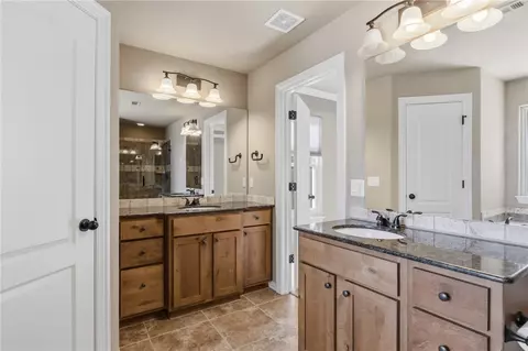 Bath - 4323 Cornwall St, Springdale, AR 72762 photo 1 of 2