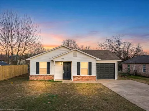 821 S 39th St, Van Buren, AR 72956