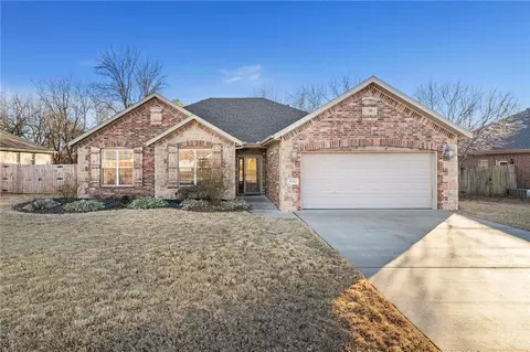 5021 Homespun Dr, Fayetteville, AR 72704