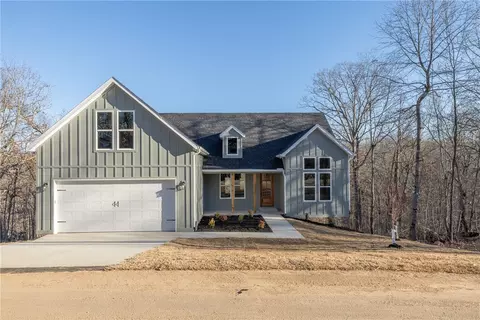 24 Selkirk Dr, Bella Vista, AR 72715