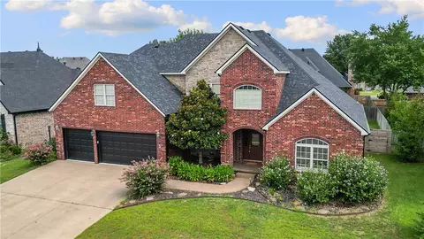 3907 NE Cadbury Ave, Bentonville, AR 72712