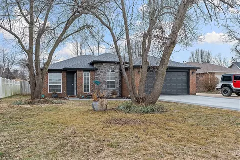 2906 Levi Ln, Bentonville, AR 72712
