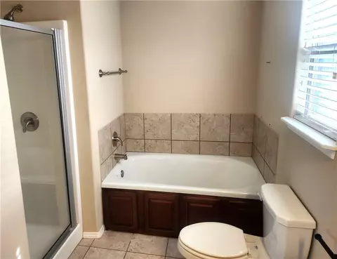 Bath - 3280 Laurel Spring Cv, Springdale, AR 72762 photo 2 of 3